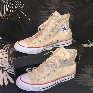 Chuck Taylor Cream